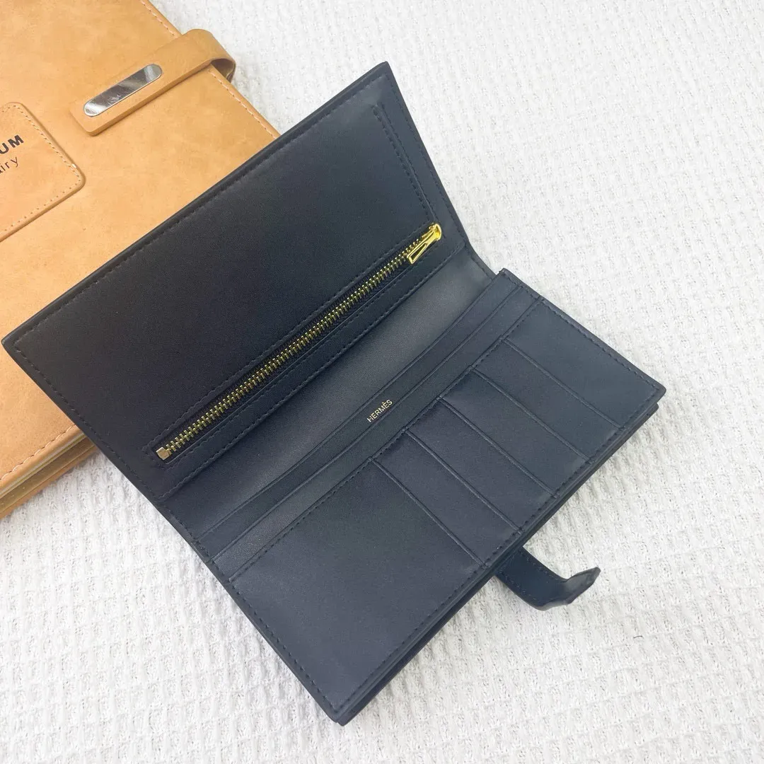 Hermes(エルメス)Constance財布とクラッチバッグ