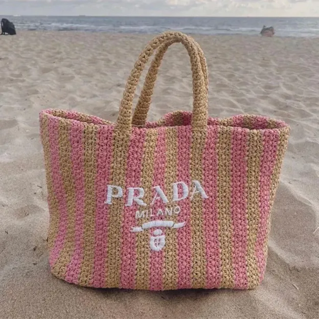 限定30個！売り切れ次第終わり！【PRADA |公式サイトは正規品】雑誌「BAILA」7月号掲載！長澤まさみさん同項 のする限定版“ラフィアトートバッグ”が登場！