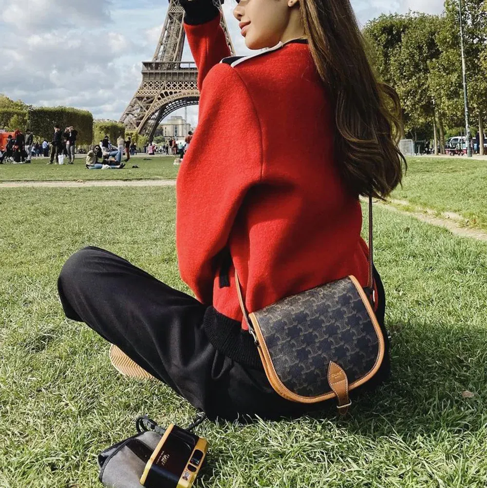 入手困難CELINEセリーヌ ファルコ ミディアム バッグトリオンフ