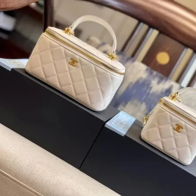 限定30個！売り切れ次第終わり！【CHANEL |公式サイトは正規品】CLASSY雑誌掲載松島花さん愛用★新作バニティーバッグ