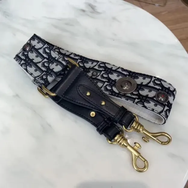 Dior(ディオール) オブリーク “Saddle” バッグ