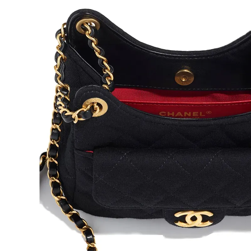 CHANEL (シャネル)  スモール ホーボー バッグ