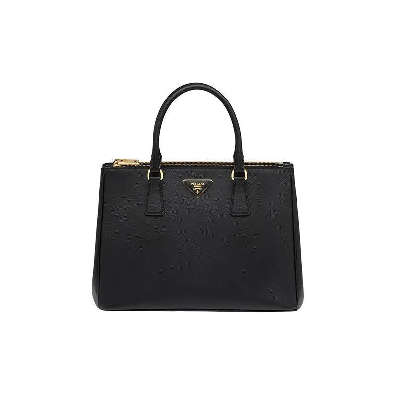 STORY雑誌掲載！高垣麗子さん愛用の新作バッグが登場！PRADA ガレリア スモール スクエア バッグ！！まさに「今」持ちたい！