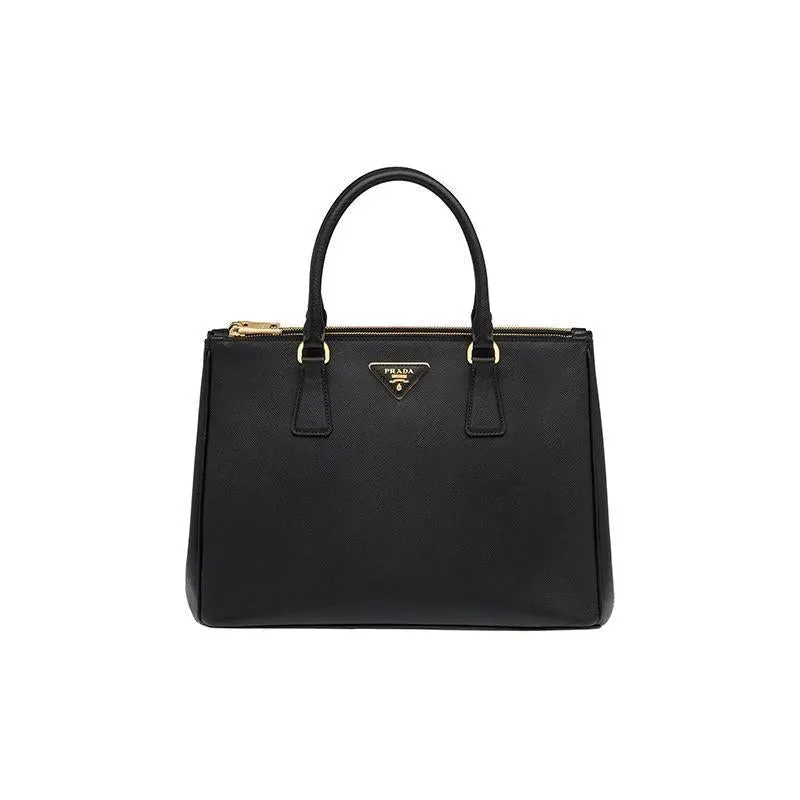 STORY雑誌掲載！高垣麗子さん愛用の新作バッグが登場！PRADA ガレリア スモール スクエア バッグ！！まさに「今」持ちたい！