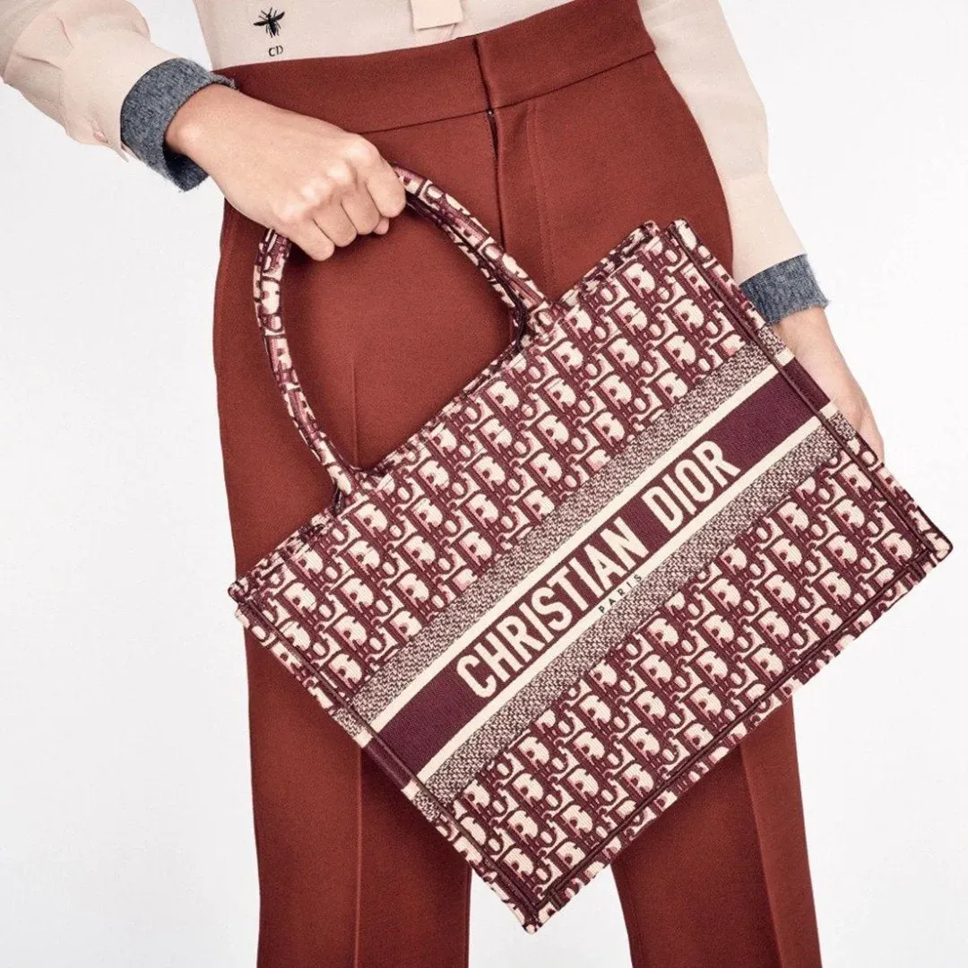 限定30個！売り切れ次第終わり！【DIOR |公式サイトは正規品】VERY（ヴェリイ）雑誌掲載滝沢眞規子愛用★新作BOOK TOTE BAG