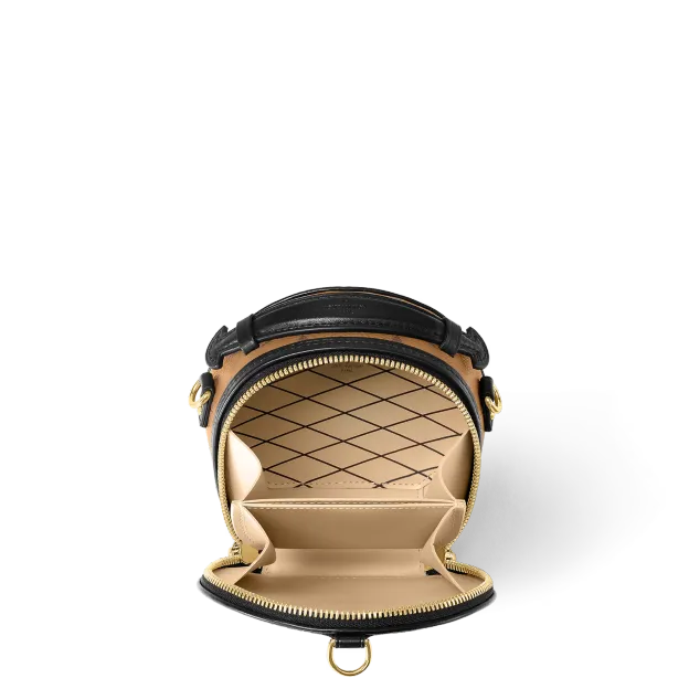LOUIS VUITTON（ルイヴィトン）ミニボワットシャポー