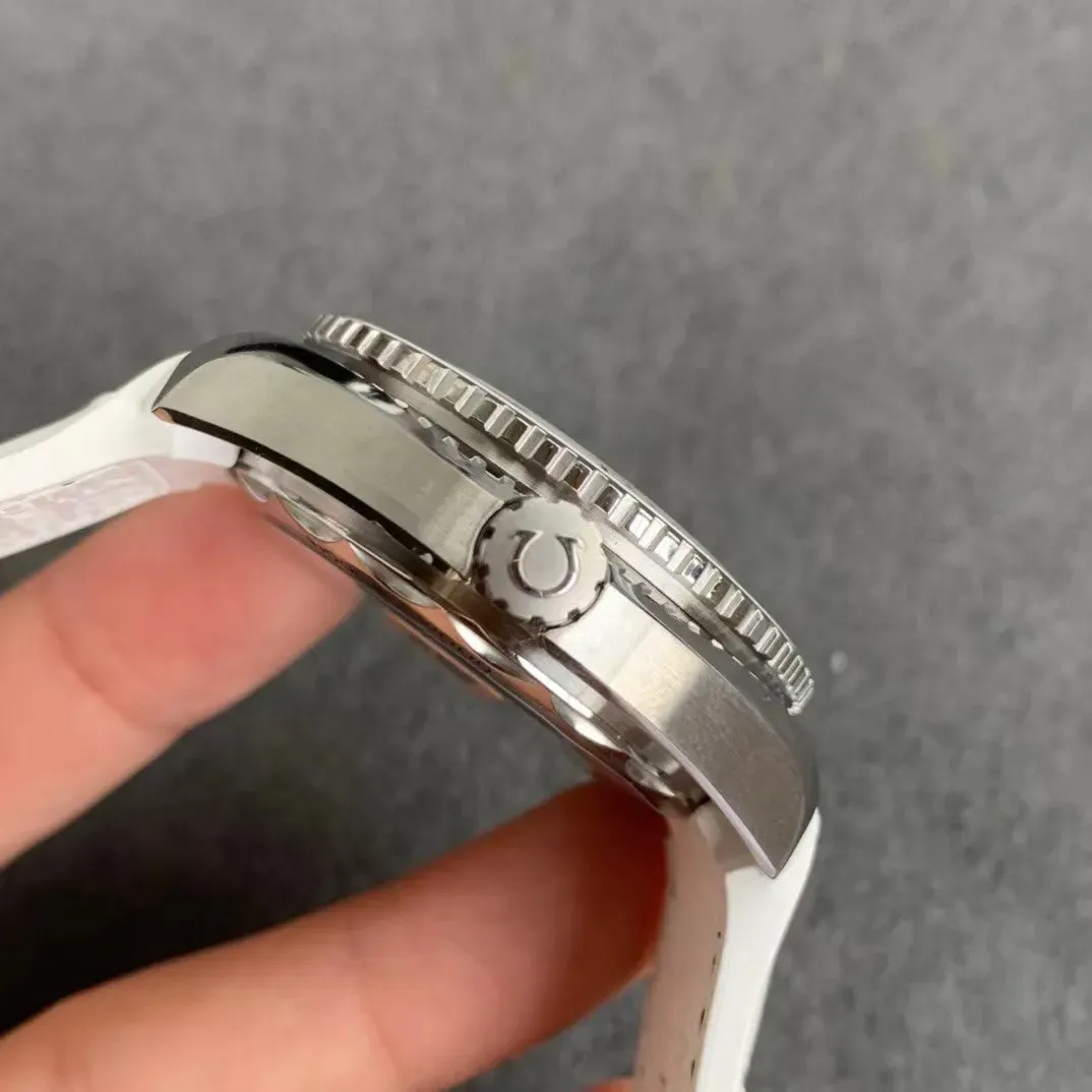 Omega Seamaster Planet Ocean Co-Axial Master Chronometer 215.33.40.20.04.001