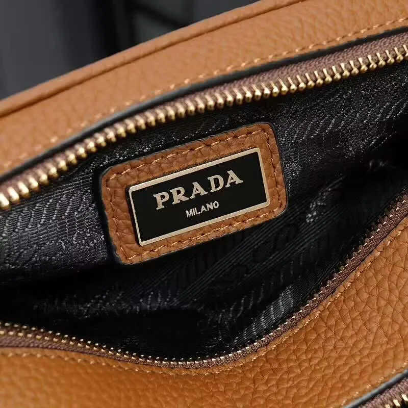 PRADA(プラダ) レザー ショルダーバッグ ブラウン