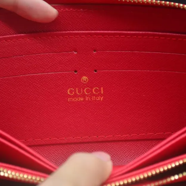 GUCCI(グッチ) ジップロゴ長財布 3色