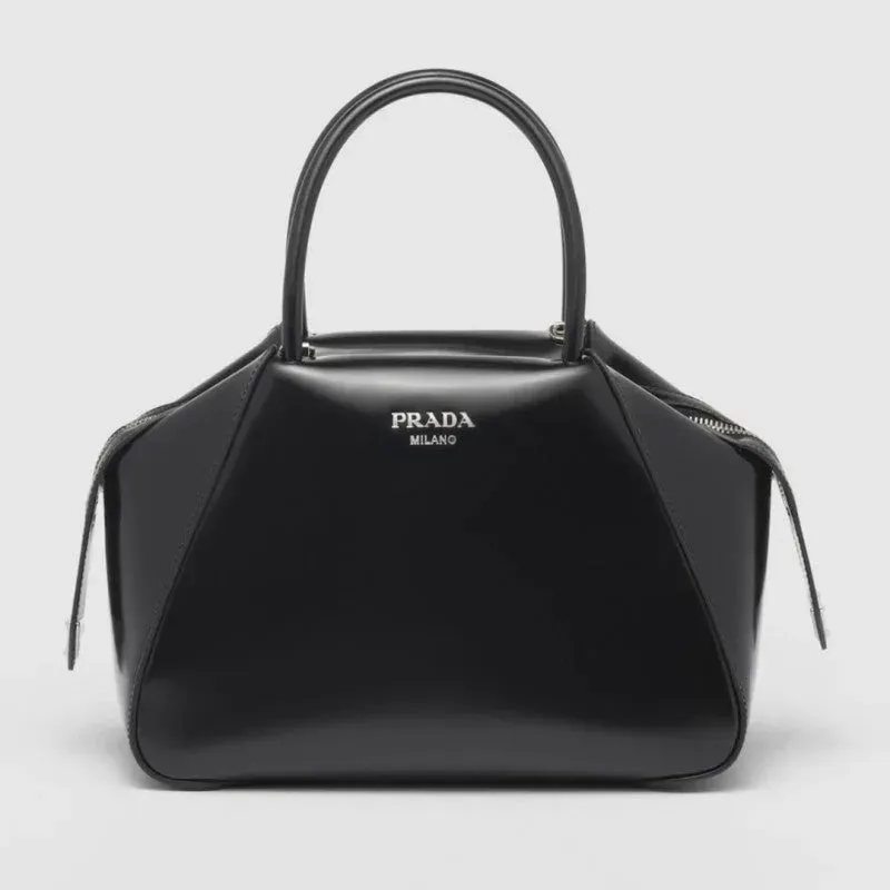 Prada 2022年秋冬ファッションショーに登場し！「CLASSY雑誌」掲載！松島花同項☆Supernovaレザーハンドバッグ！