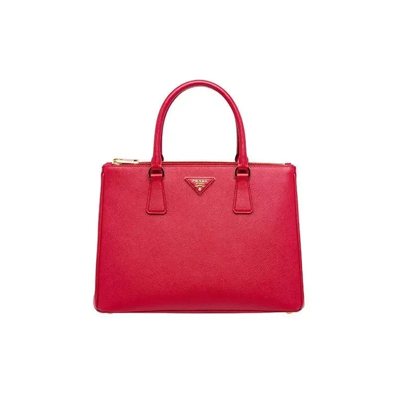 STORY雑誌掲載！高垣麗子さん愛用の新作バッグが登場！PRADA ガレリア スモール スクエア バッグ！！まさに「今」持ちたい！