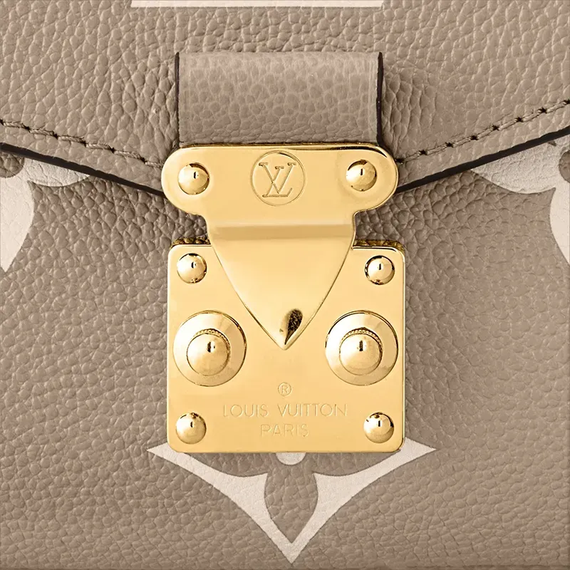 LOUIS VUITTON（ルイヴィトン）ポシェットメティス EW