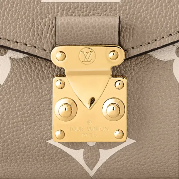 LOUIS VUITTON（ルイヴィトン）ポシェットメティス EW
