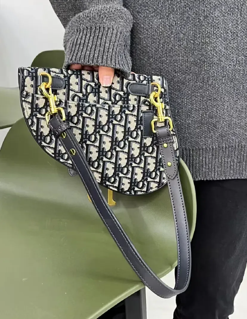 【CHRISTIAN DIOR】「25ans」掲載Cocomi大人気の★「サドル」バッグ★完売続出★限定30個お早めに！