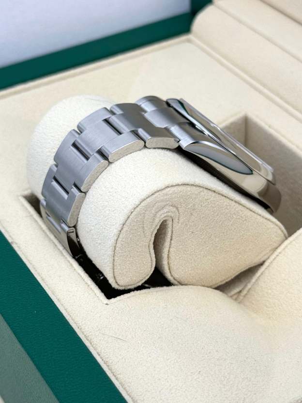 NEW 2024 ロレックス オイスターパーペチュアル 41mm 124300 セレブレーションダイヤル