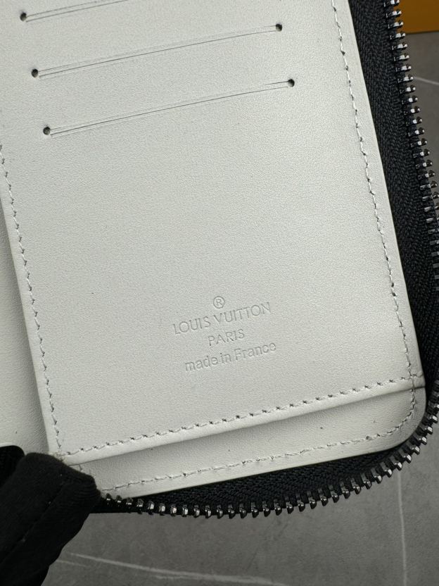 LV Louis Vuitton 新作財布です 29 zm 95521
