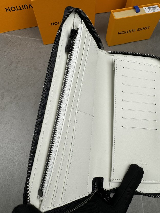 LV Louis Vuitton 新作財布です 29 zm 95521