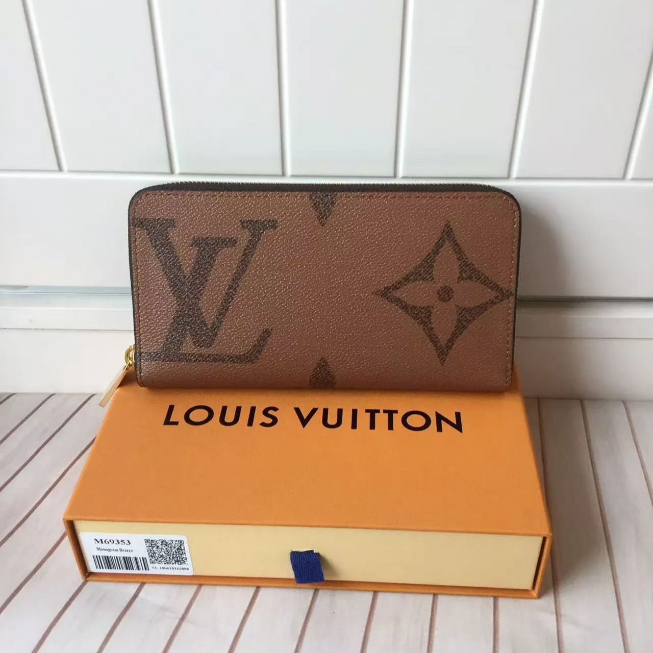 LOUIS VUITTON（ルイヴィトン）ジッピーウォレット