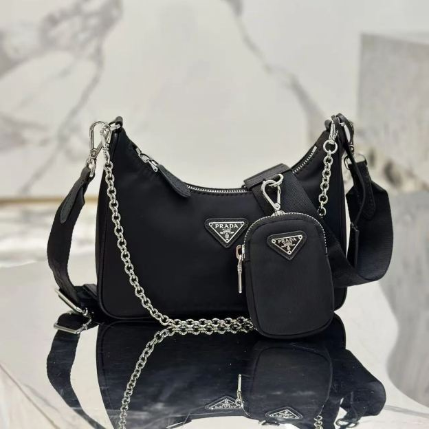 PRADA(プラダ) Re-Edition 2005 ナイロン ショルダーバッグ ブラック