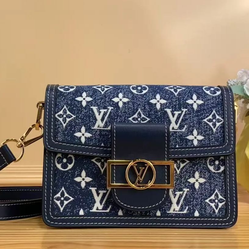 LOUIS VUITTON（ルイヴィトン）DAUPHINE ミニバッグ