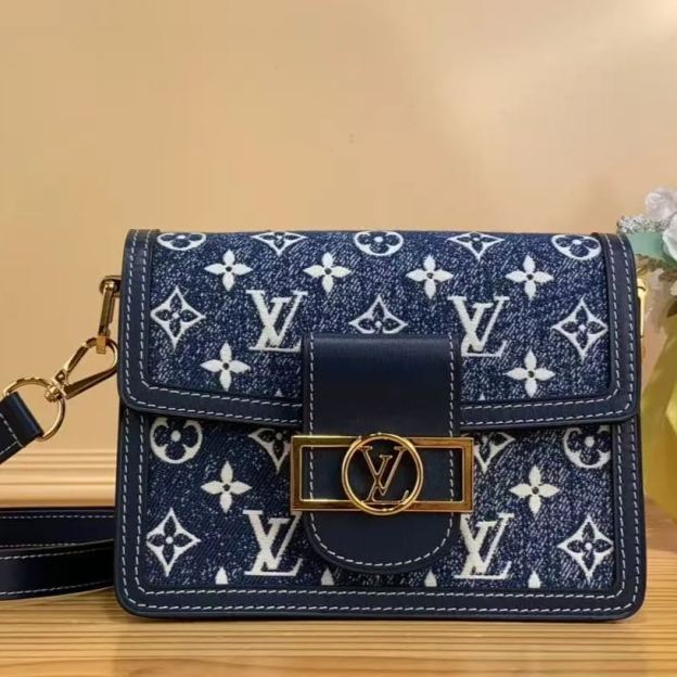 LOUIS VUITTON（ルイヴィトン）DAUPHINE ミニバッグ