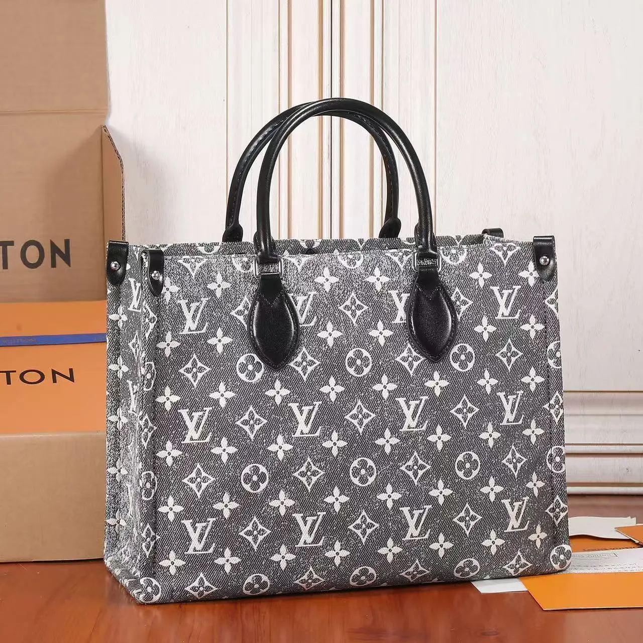 LOUIS VUITTON（ルイヴィトン）オンザゴーMMトートバッグ