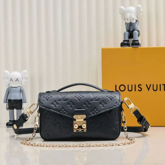 LOUIS VUITTON（ルイヴィトン）ポシェットメティス EW ノワール