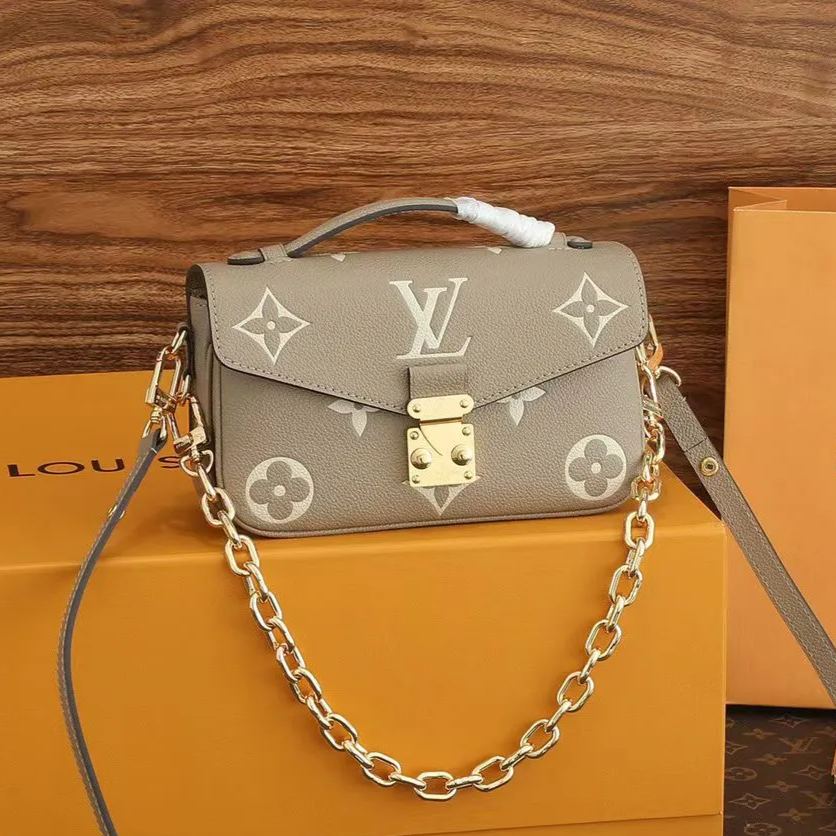 LOUIS VUITTON（ルイヴィトン）ポシェットメティス EW