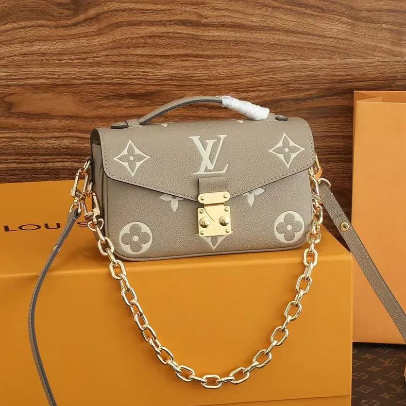 LOUIS VUITTON（ルイヴィトン）ポシェットメティス EW