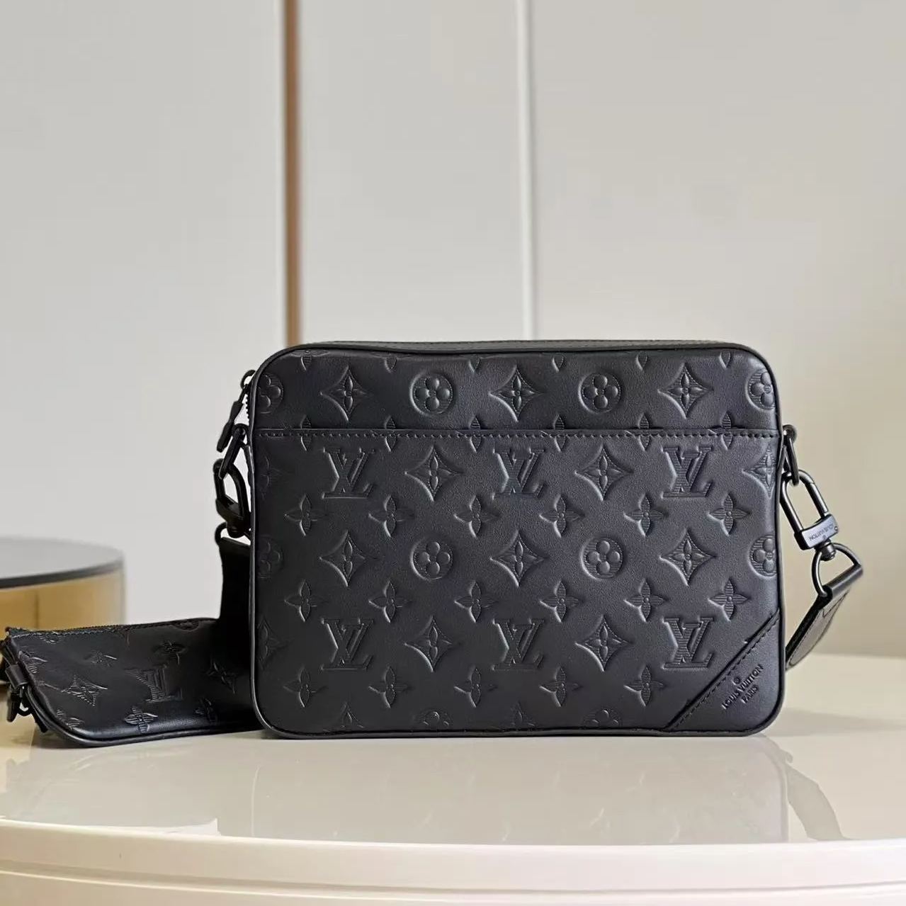 LOUIS VUITTON（ルイヴィトン）デュオメッセンジャー