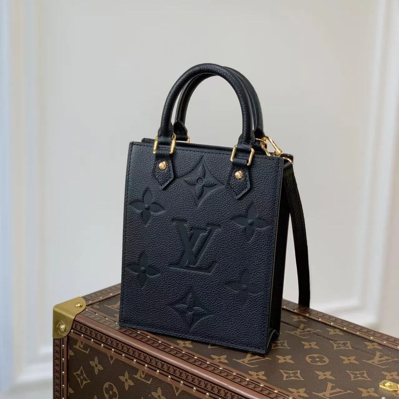 LOUIS VUITTON（ルイヴィトン）プティットサックプラ