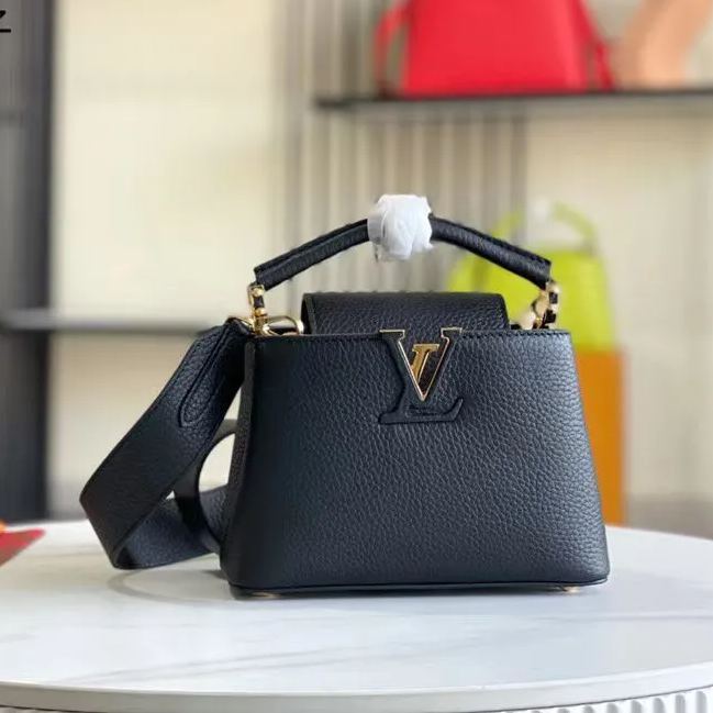 LOUIS VUITTON Capucinesルイヴィトン カプシーヌ メタルスタッズ レザー ショルダークロスボディ ハンドバッグ ミニ レディース ブラックM56071