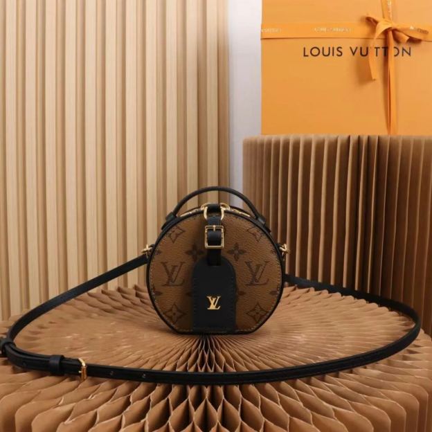 LOUIS VUITTON（ルイヴィトン）ミニボワットシャポー