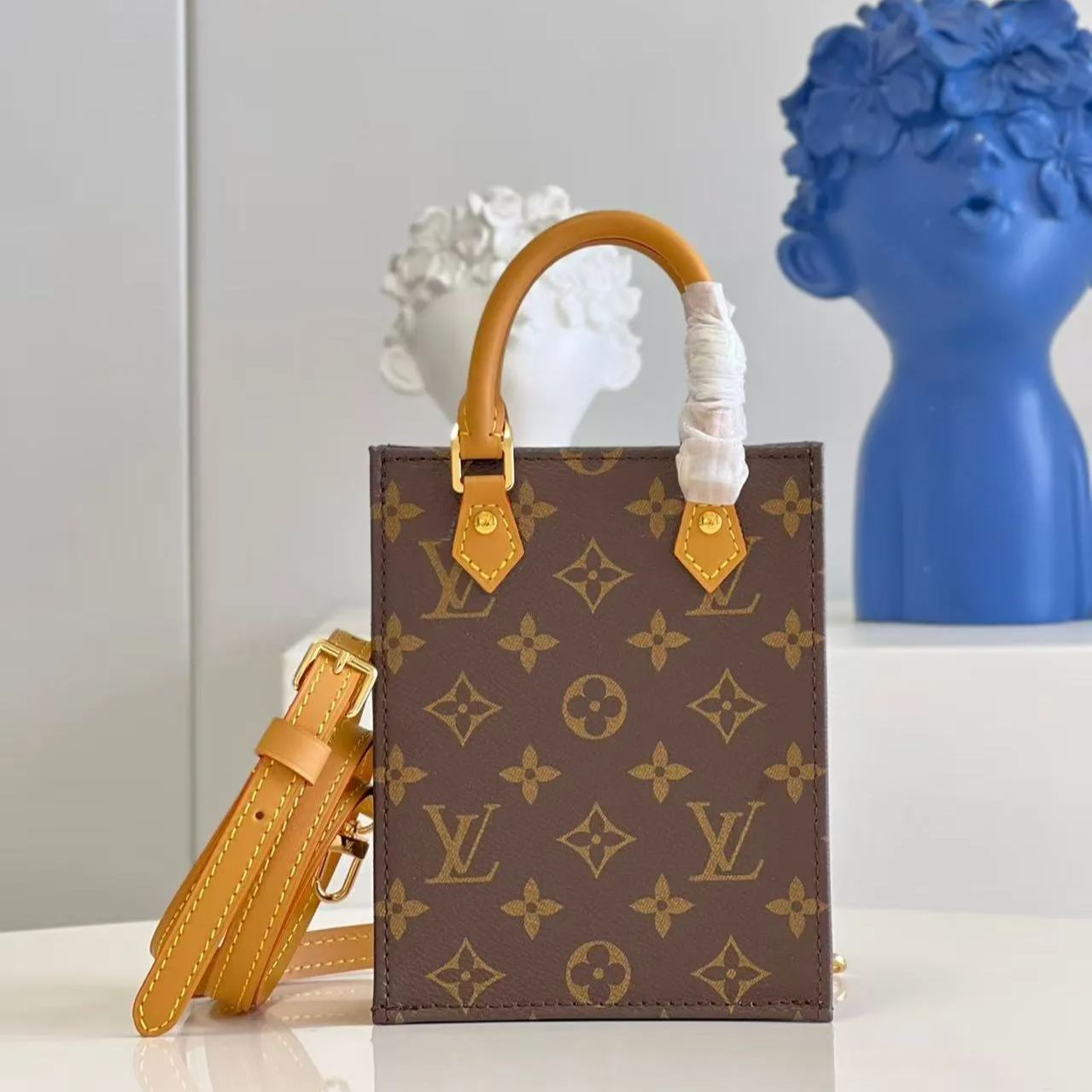 LOUIS VUITTON（ルイヴィトン）プティットサックプラ