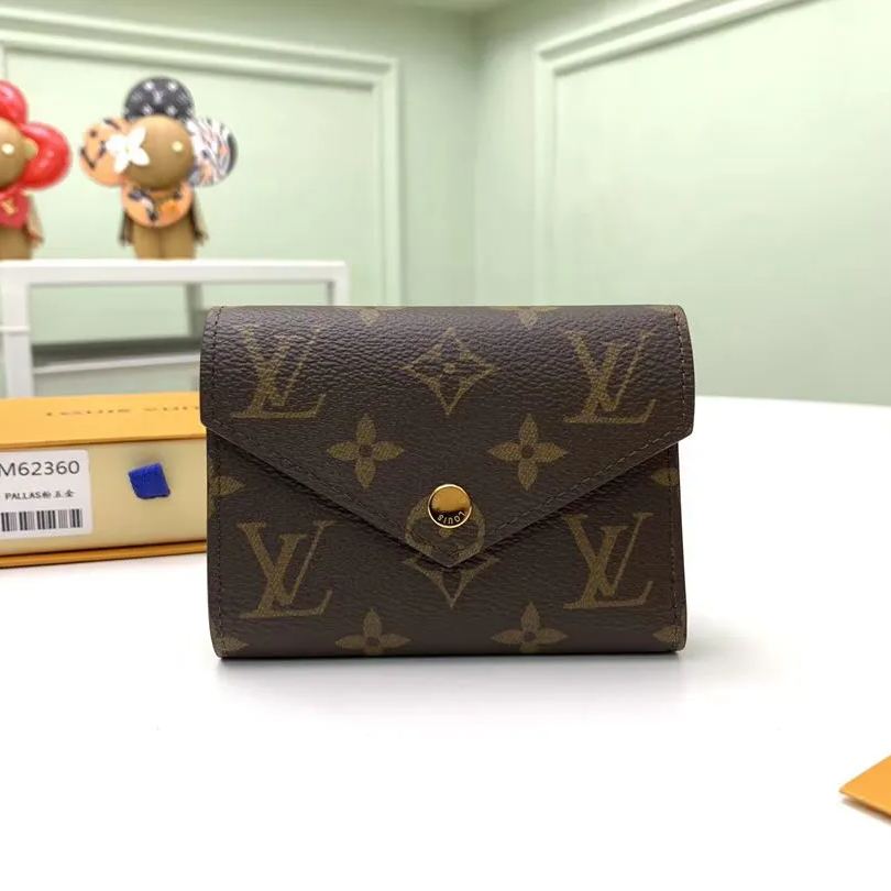 LOUIS VUITTON（ルイヴィトン）ポルトフォイユヴィクトリーヌ