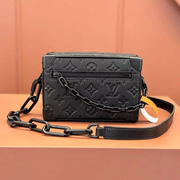 LOUIS VUITTON（ルイヴィトン）ミニソフトトランク