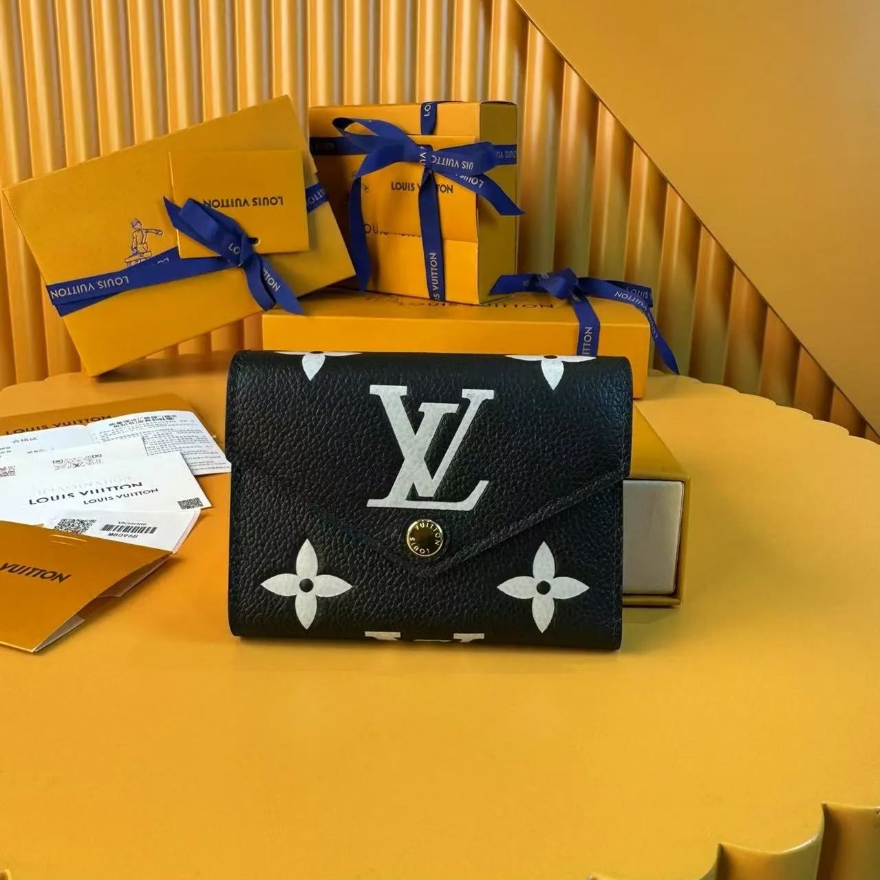 LOUIS VUITTON（ルイヴィトン）ポルトフォイユヴィクトリーヌ