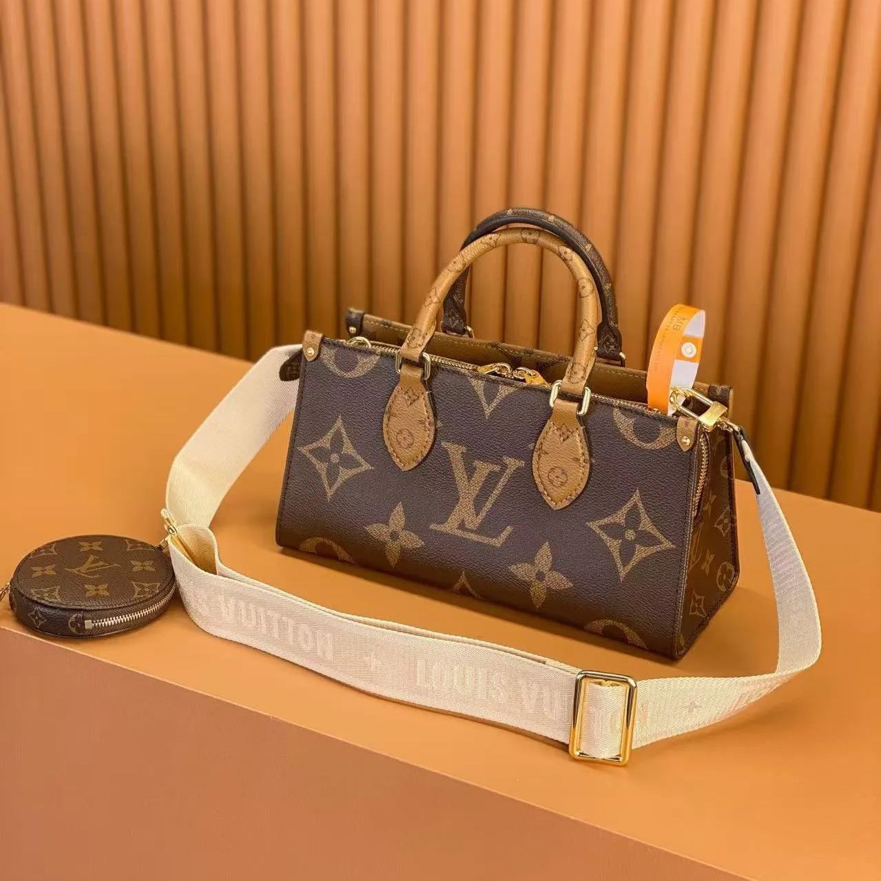 LOUIS VUITTON（ルイヴィトン）オンザゴー EW