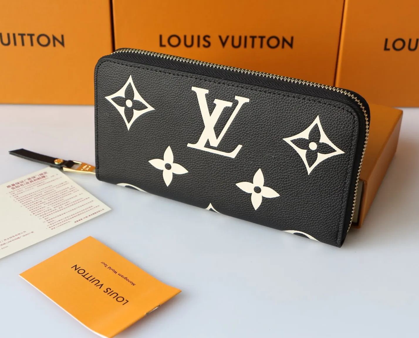 LOUIS VUITTON（ルイヴィトン）ジッピーウォレット