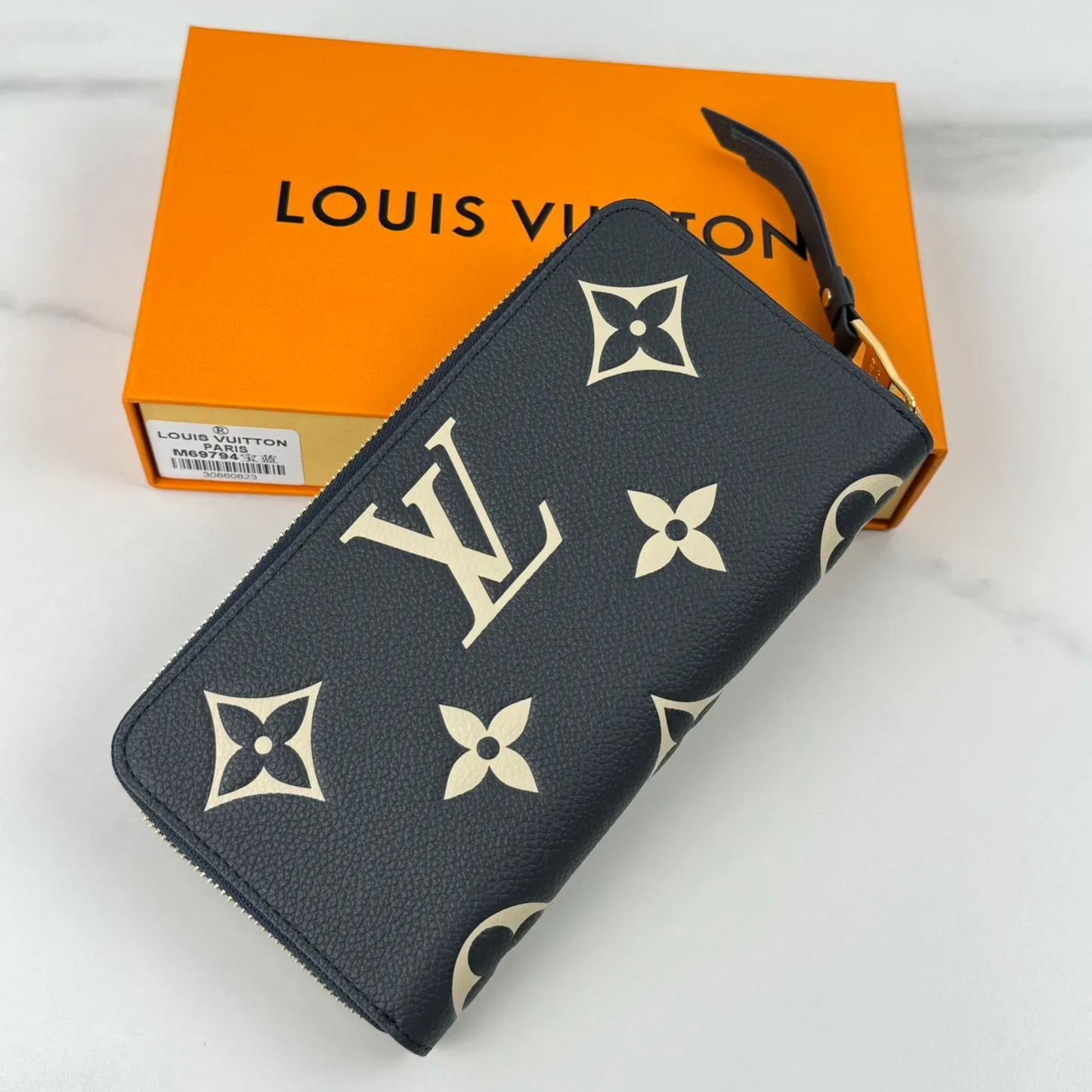 LOUIS VUITTON（ルイヴィトン）ジッピーウォレット