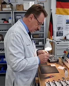 Auto-focus adaptive glasses demonstration