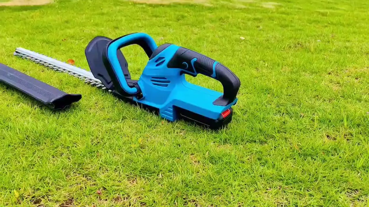 MAKITA DCHT870B 60V MAX* 26 in Brushless Cordless Hedge Trimmer (Tool & Battery)