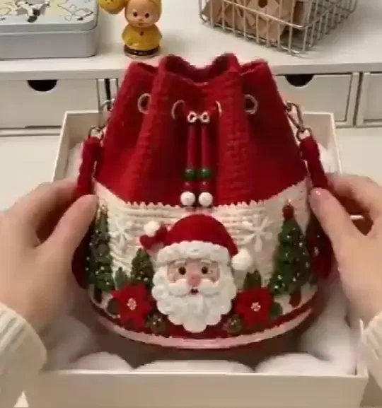 Red Santa Christmas crochet bucket bag