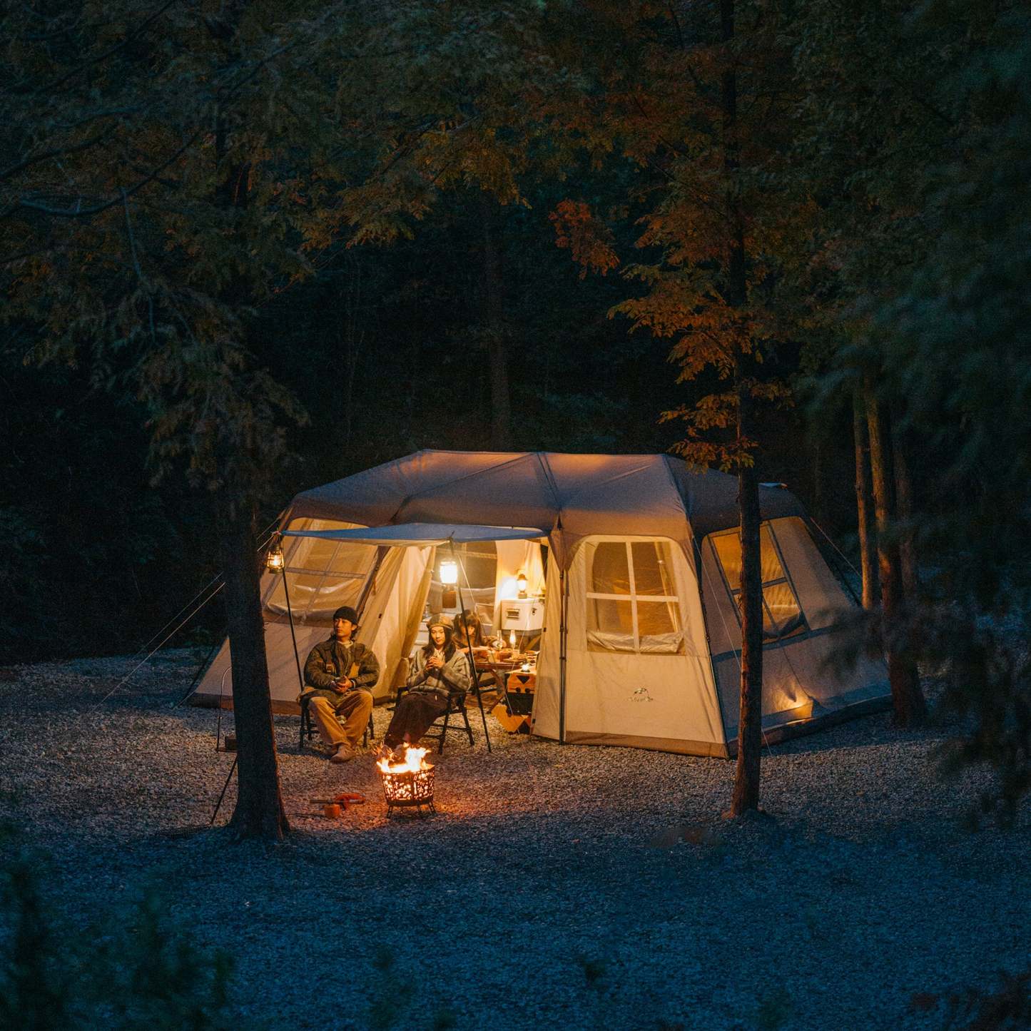 Village 17 8-Person Instant Tent