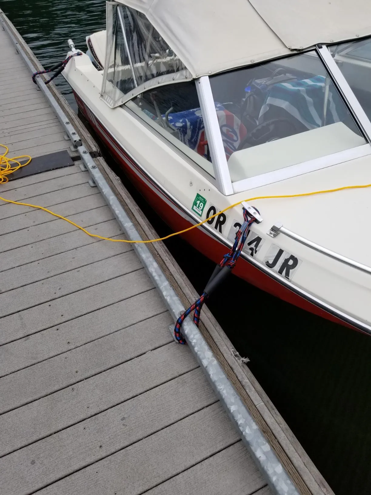 Customer using bungee dock lines with a powerboat