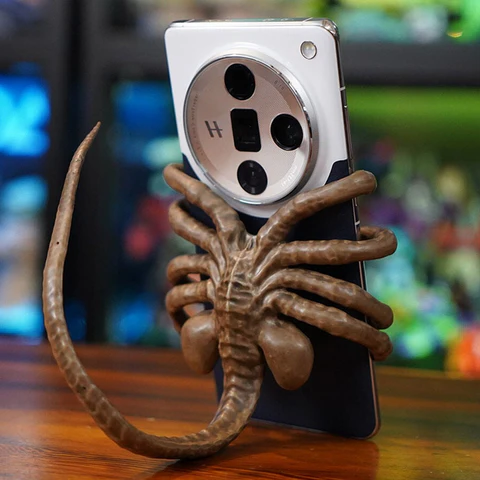 Horrible Facehugger Phone Holder