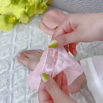 Moisturizing gel socks for dry feet