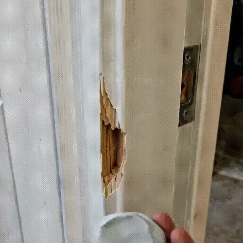 Repair putty demonstration for strong household repair