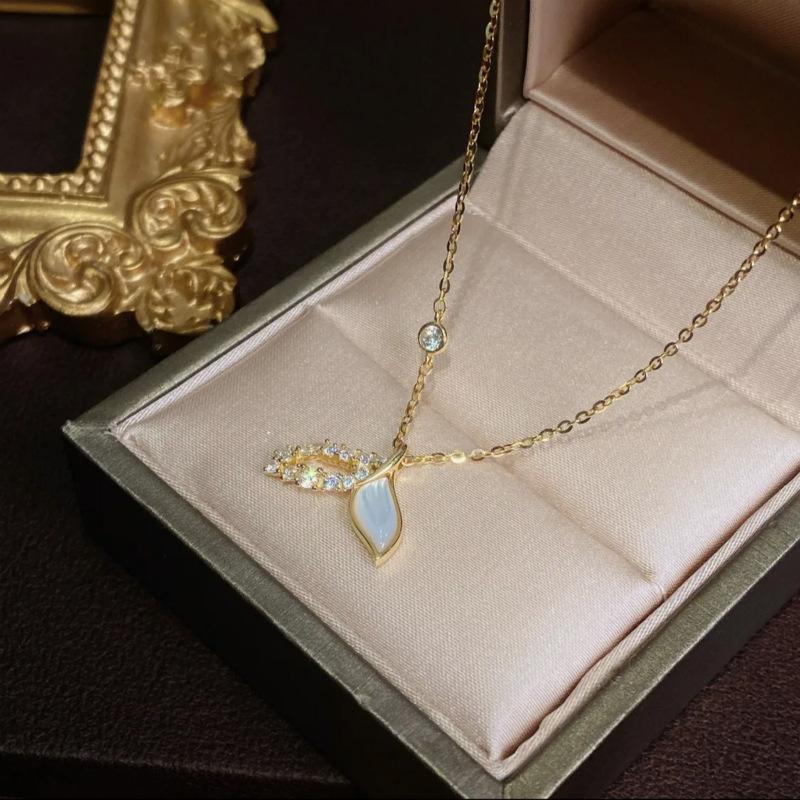 2021 Micro Inlaid Mother Shellfish Tail Necklace