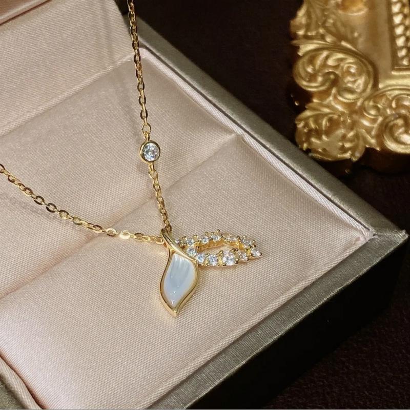 2021 Micro Inlaid Mother Shellfish Tail Necklace